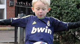 Devleri peşinden koşturan küçük Messi