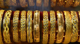 Altın üç haftanın zirvesine yakın