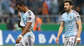 Aziz Yıldırım memnun değil! Soyunma odasına indi ve...