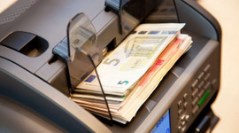 Euro 2 ayın dibinde!