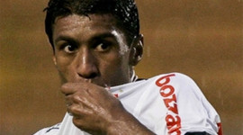 Fenerbahçe, Paulinho için elini çabuk tutmalı!