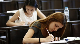 LYS sınavında öğrenciler ter döktü, emekli imam ailelerine hayat dersi verdi!