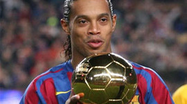 Ronaldinho geliyor!