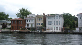 Yalılara göz diktiler