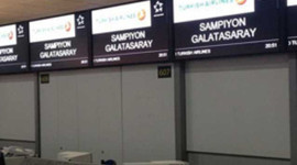 Londra havaalanında "Şampiyon Cimbom" yazısı!