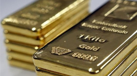 Altın koltuğuna geri döndü