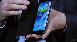 Samsung'dan kıvrık telefon!