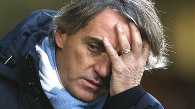 Mancini 2 kişinin biletini kesti!