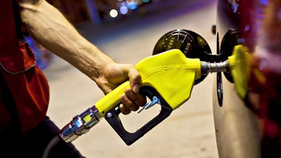 Benzin fiyatlarına 14 kuruş indirim yapıldı