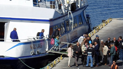 Dikili-Midilli arasında karşılıklı feribot seferleri başladı
