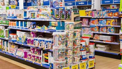 182 mağazasını kapatıyor