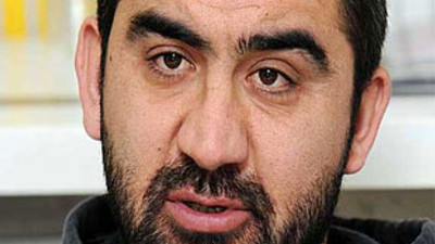 Ümit Özat: Etek giyer Kadıköy'e yürürüm