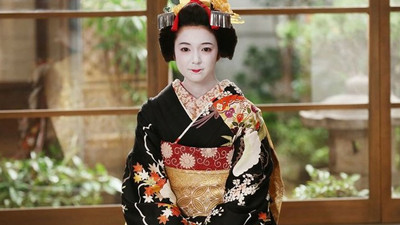 Japonya'da kimonolu kadınlar TL satıp Japon Yeni alıyor