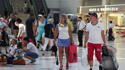 Antalya'ya havayoluyla gelen yabancı ziyaretçi sayısı yüzde 32 arttı