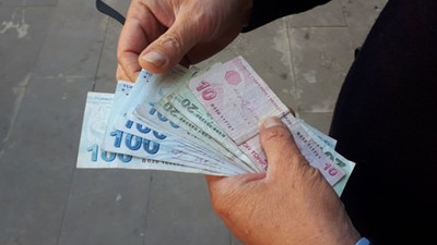 Emeklilerin zam farkları hesaplara yattı