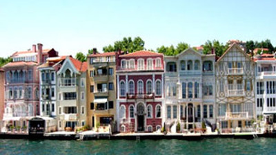 Boğaz'da 50 yalı alıcısını bekliyor