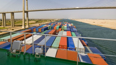 Süveyş Kanalı'nın geliri 6 milyar dolara dayandı
