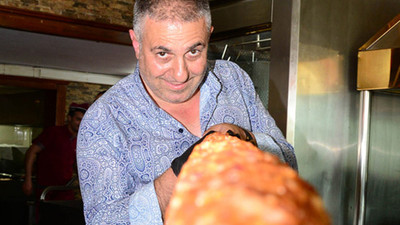 'Metrelik Adana boru kebabı' büyük ilgi görüyor