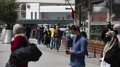 Bilim Kurulu Üyesi Demircan: AVM'lerdeki kuyruk akıl alır gibi değil