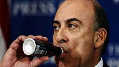 Muhtar Kent'in 'piyango gibi' maaşına itiraz
