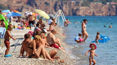 Rusya'nın uçuşları yeniden başlatma kararı turizm sektörünü sevindirdi