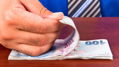 Kredi azaldı, borç kabardı