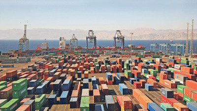 Dış ticaret açığı 1,5 yıl sonra ilk kez daraldı