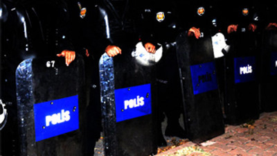 Bir ilk: Sendikalı polis!