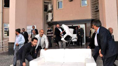 Belediye işçisi Başkan'ın koltuğuna haciz koydurdu!