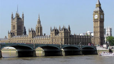 İngiltere 3 dipli resesyonun eşiğinde