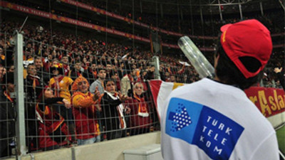 Türk Telekom derbi heyecanını sokağa taşıyor