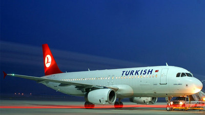 THY uçağındaki saldırgan yolcu kelepçeyle indirildi