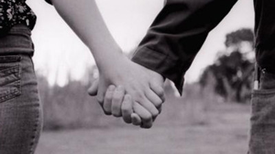 Yanaktan öpmek 8 dolar