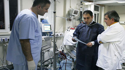 Sağlık Bakanı'ndan doktorlara zeytin dalı!