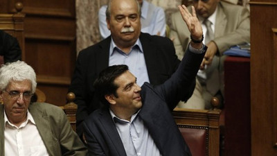 Üçüncü kurtarma paketi Yunan parlamentosunda kabul edildi