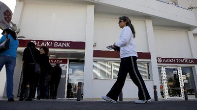 Bankadan parasını almaya buldozerle geldi