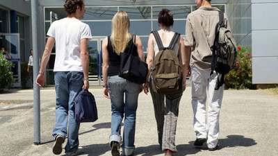 Vakıf üniversitesi öğrencisine staj sürprizi