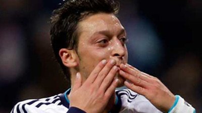 Mesut Özil zam istiyor!