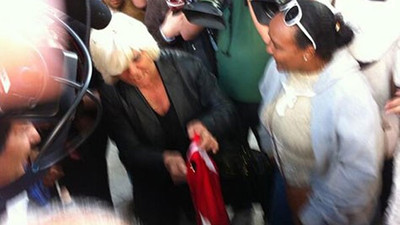 Rumlar Türk bayrağını yakmaya çalıştılar