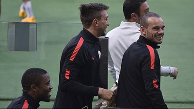 Sneijder'in menajeri: Hocayı bize sordular!