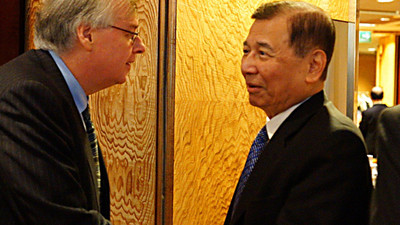 Cebinde 1 milyar dolarla geldi!