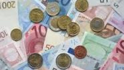 Dolar düştü, Euro yükseldi