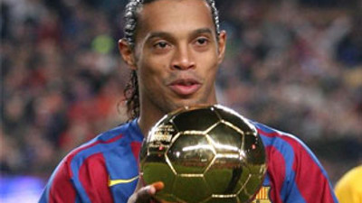 Ronaldinho geliyor!