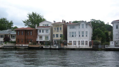 Yalılara göz diktiler