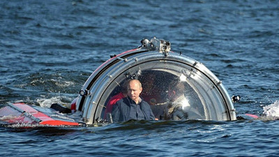 Putin limuzinle denize daldı!