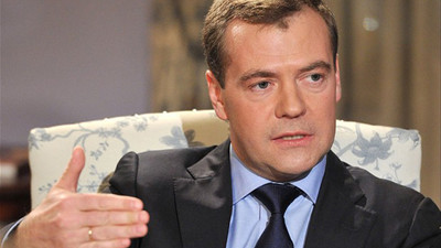 Medvedev beklenen imzayı attı