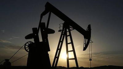 Brent petrol 49 dolar sınırına geriledi
