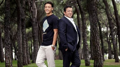 Mesut Özil'in babası bombaladı!