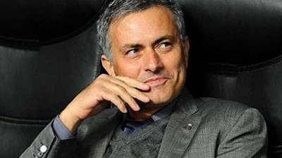 Mourinho evinde vuruldu