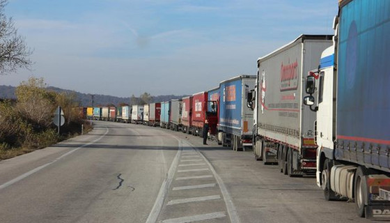 400 Türk tırı sınır kapılarında mahsur kaldı